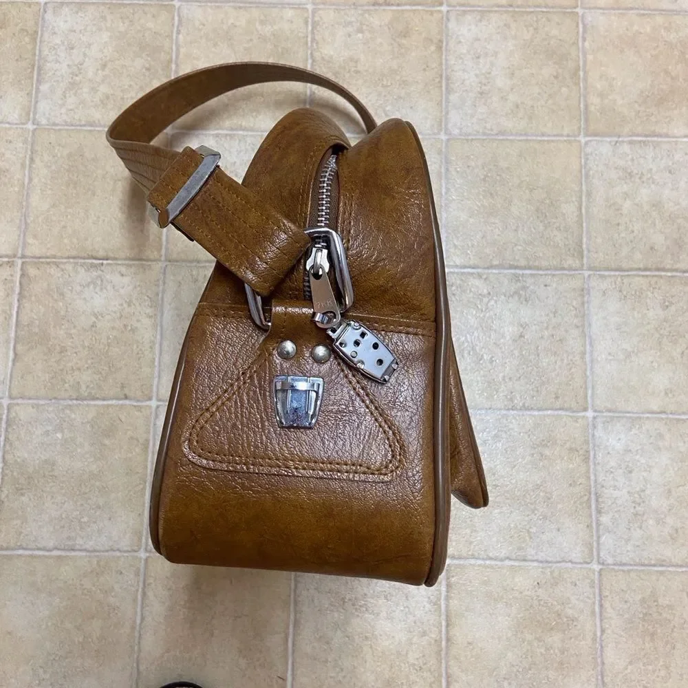 VTG,American Tourister Made In Taiwan Premium Brown Vinyl Duffel Bag
